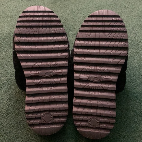 Ugg slippers - Picture 7 of 8